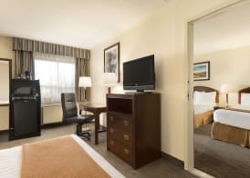 Travelodge by Wyndham Edmonton South 5