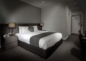 Lakes Hotel 4