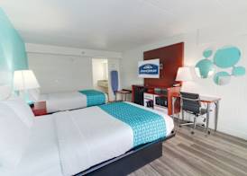 Howard Johnson by Wyndham Virginia Beach At The Beach 5
