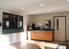 Super 8 by Wyndham Greensboro/Coliseum/Conv. 3