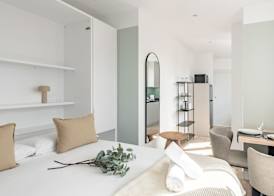 Arturo Soria Stays by Charming 5