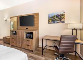 Best Western Plus 1000 Islands Hotel & Suites 4
