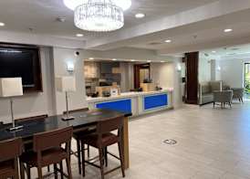 Holiday Inn Express & Suites WOODLAND HILLS by IHG 4