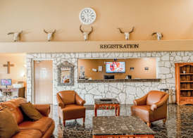 Days Inn & Suites by Wyndham Beeville 5