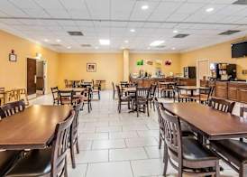 Wingate by Wyndham Marietta Conference Center Ohio 5