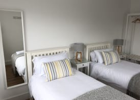 The Eyre Square Townhouse 4