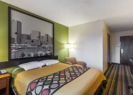 Super 8 by Wyndham College Park Wash DC Area 3