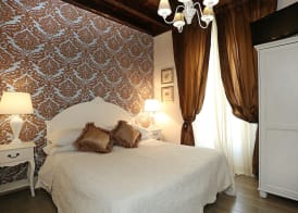 Piazzetta de' Monti Suites 4