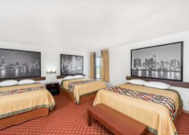 Super 8 by Wyndham Marshall 5