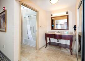 Hampton Inn & Suites Greensburg 2