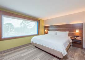 Holiday Inn Express & Suites BRADENTON WEST by IHG 3