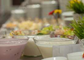 FREE PARKING, FREE BREAKFAST, only 15 minutes to City Center 5