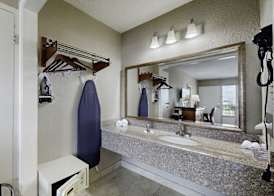 Days Inn by Wyndham Orlando Downtown 5