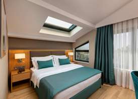 Pukka Hotel 5