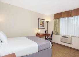 Baymont by Wyndham Dubuque 5