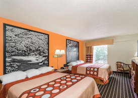 Super 8 by Wyndham Dandridge 5