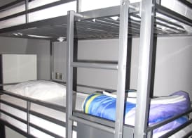 Peace & Love - Hostel 5
