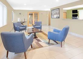 Super 8 by Wyndham East Moline 2