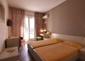 Mantenia Hotel 5