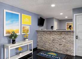 Days Inn & Suites by Wyndham Green Bay WI. 2