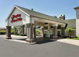 Hampton Inn & Suites Springdale 2