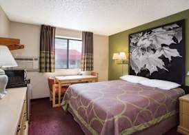 Super 8 by Wyndham Salem VA 4