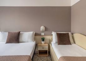 Hotel Holiday 5