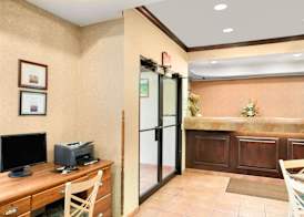 Super 8 by Wyndham Grayville 2