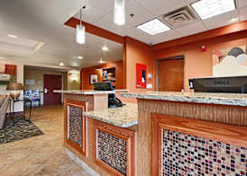 Comfort Inn & Suites Copley Akron 2