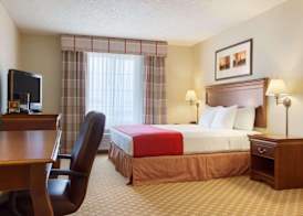 Country Inn & Suites by Radisson, Nevada, MO 3