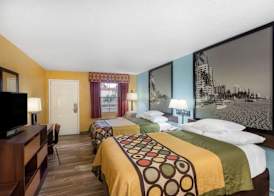 Super 8 by Wyndham Bradenton Sarasota Area 3
