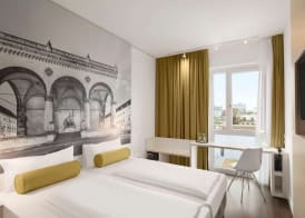 Super 8 by Wyndham Munich City North 5
