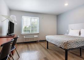 Suburban Studios Huntsville University Area 4