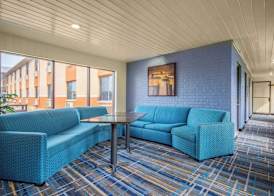 Days Inn & Suites by Wyndham Waterloo 4