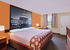 Super 8 by Wyndham Siloam Springs 5