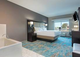 Holiday Inn Express & Suites Norwood-Boston Area by IHG 5