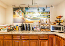 Rodeway Inn & Suites Colton-Riverside 2