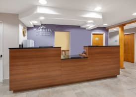 Microtel Inn & Suites by Wyndham Pittsburgh Airport 2