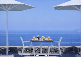Hotiday Santorini Oia 3