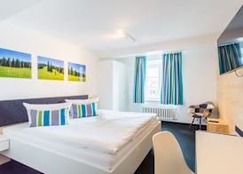 DIE KRONE - Hotel Garni 4
