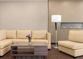Super 8 by Wyndham Thompson 2