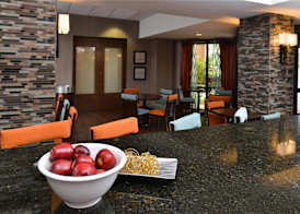 Hampton Inn Chicago-Carol Stream 2