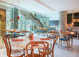 Lincoln Plaza London, Curio Collection by Hilton 3