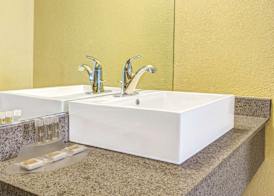 Days Inn by Wyndham St. Petersburg Central 2