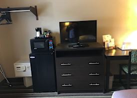 Super 8 by Wyndham Weston WV 4