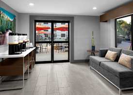 Hampton Inn Phoenix-Biltmore 5
