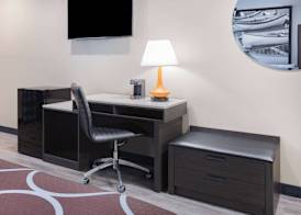 Super 8 by Wyndham Lindenhurst 5