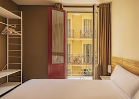 Barcelona Apartment Milà 5