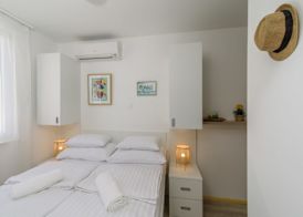 Vila White 3