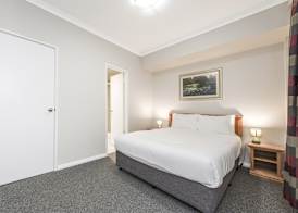Central East Perth Flat with Pool & Gym Access 3